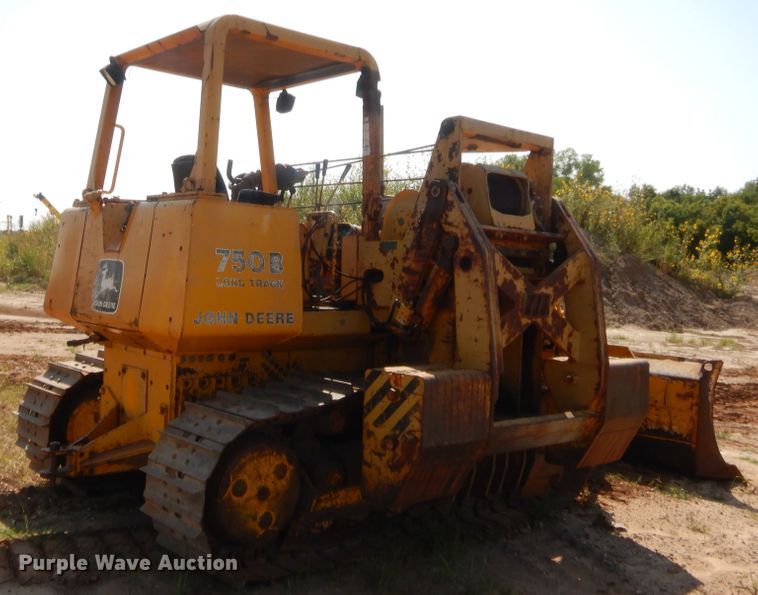 image for item HW9325 1990 John Deere 750B  pipelayer