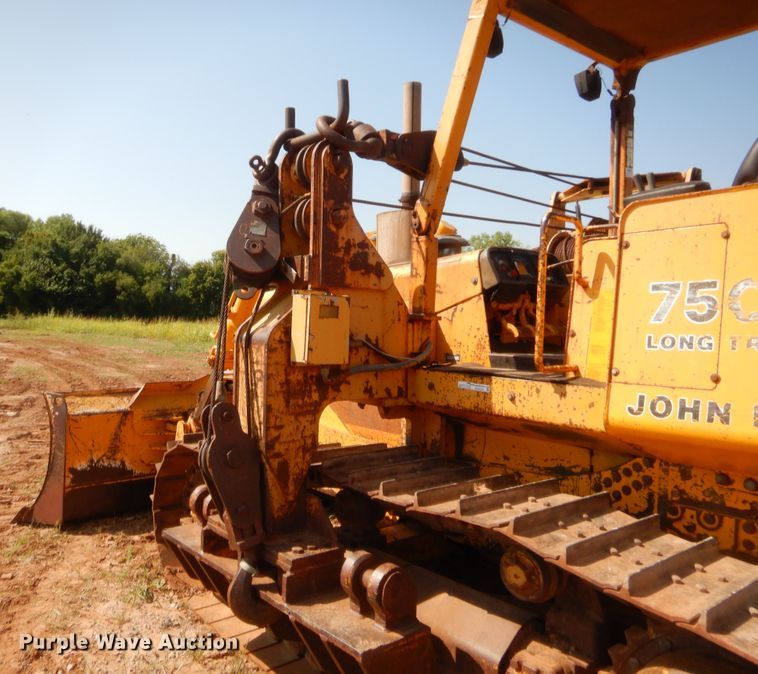 image for item HW9325 1990 John Deere 750B  pipelayer