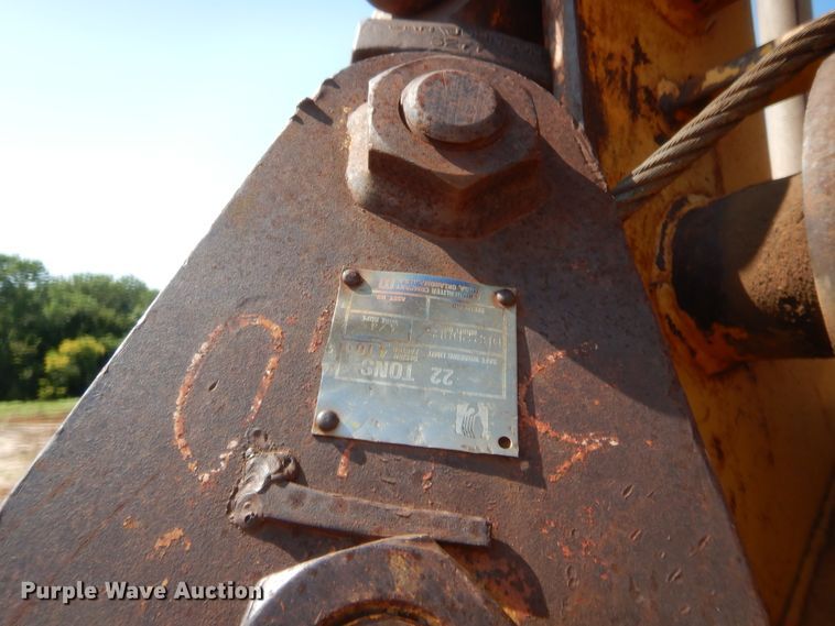 image for item HW9325 1990 John Deere 750B  pipelayer