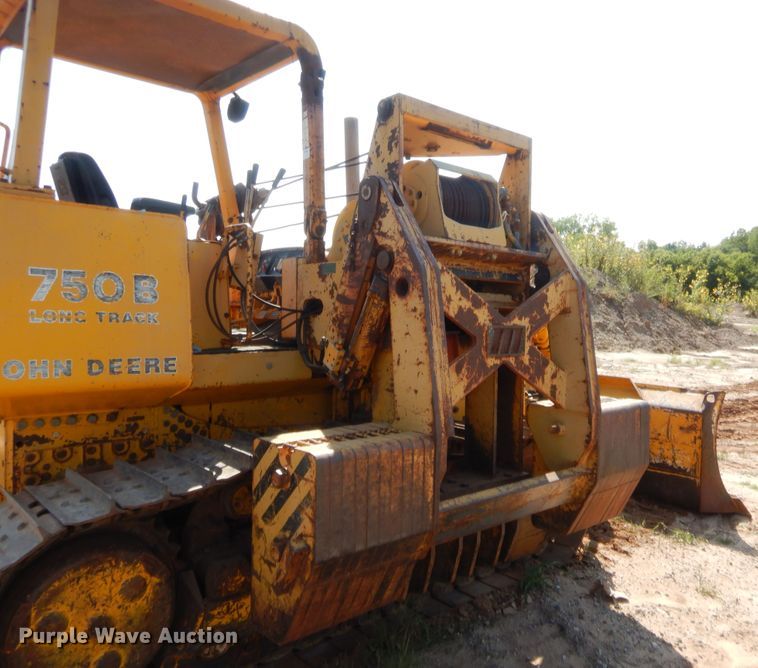 image for item HW9325 1990 John Deere 750B  pipelayer