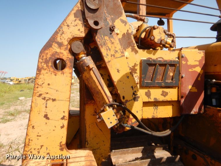 image for item HW9325 1990 John Deere 750B  pipelayer