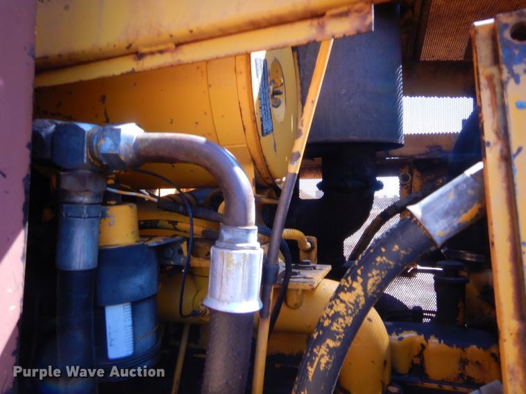 image for item HW9325 1990 John Deere 750B  pipelayer