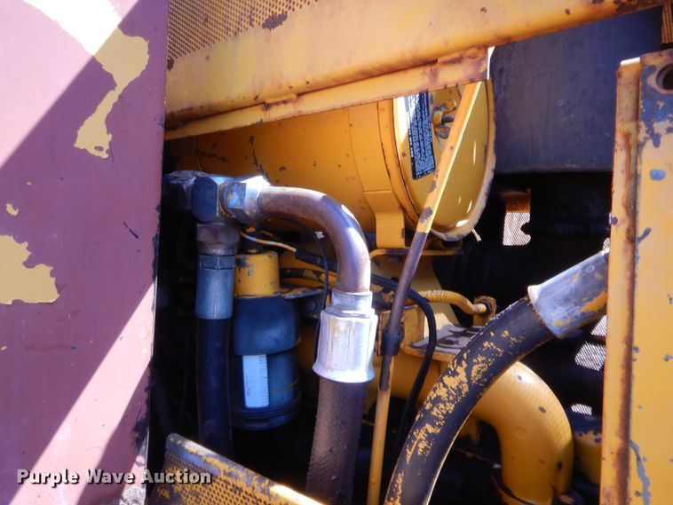 image for item HW9325 1990 John Deere 750B  pipelayer