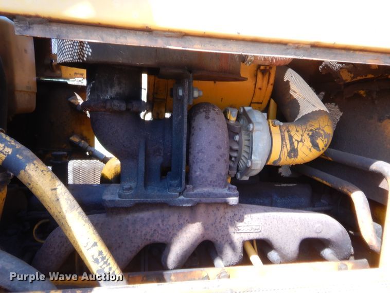 image for item HW9325 1990 John Deere 750B  pipelayer