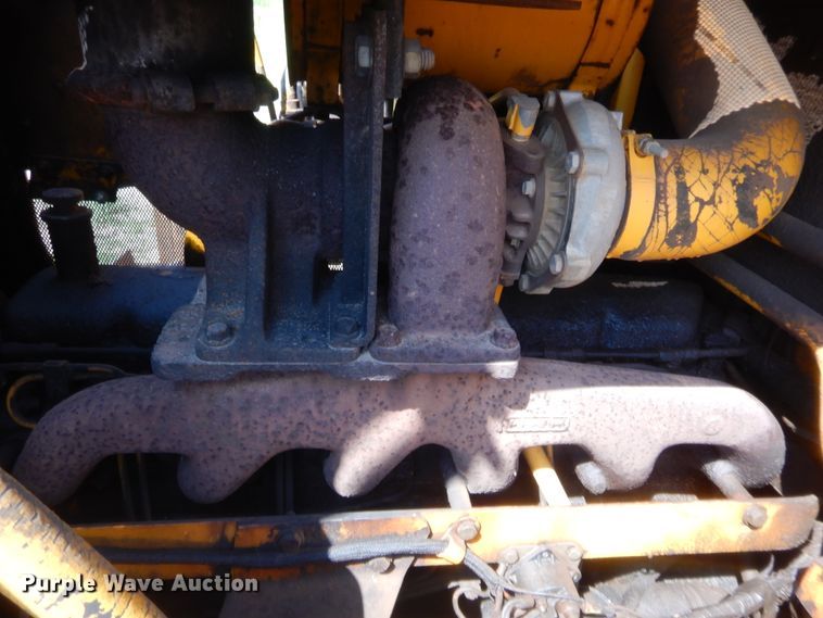 image for item HW9325 1990 John Deere 750B  pipelayer