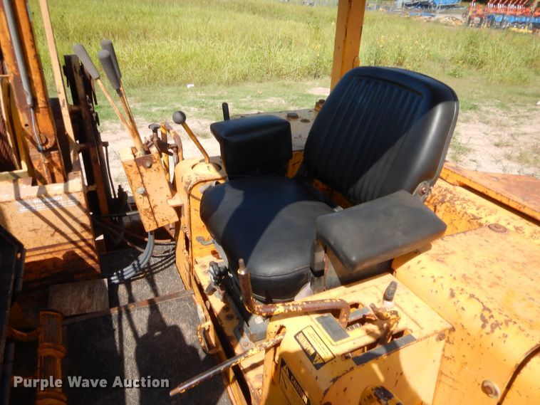 image for item HW9325 1990 John Deere 750B  pipelayer