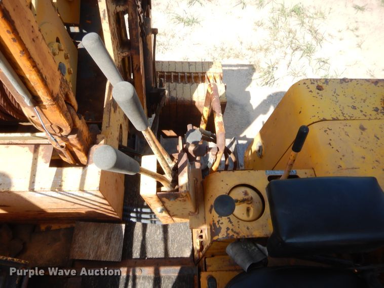 image for item HW9325 1990 John Deere 750B  pipelayer