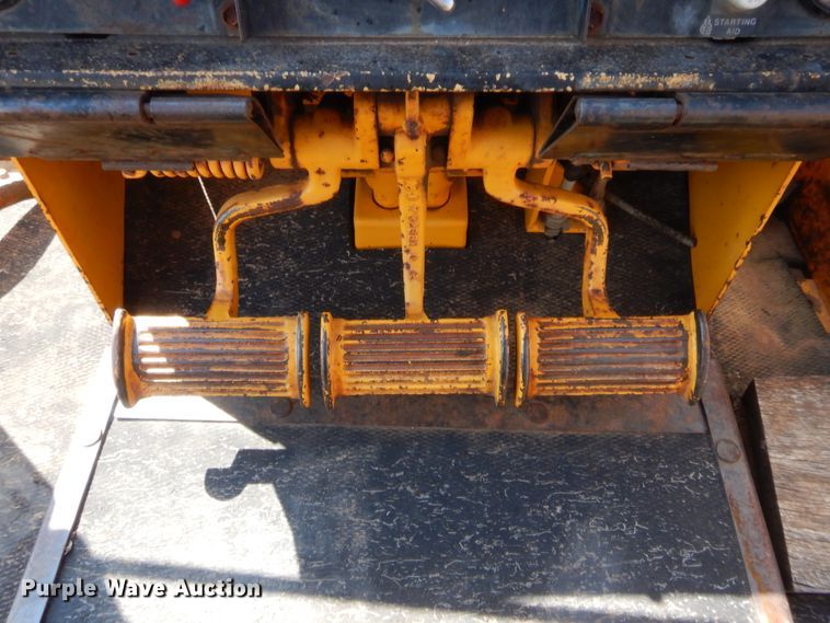 image for item HW9325 1990 John Deere 750B  pipelayer