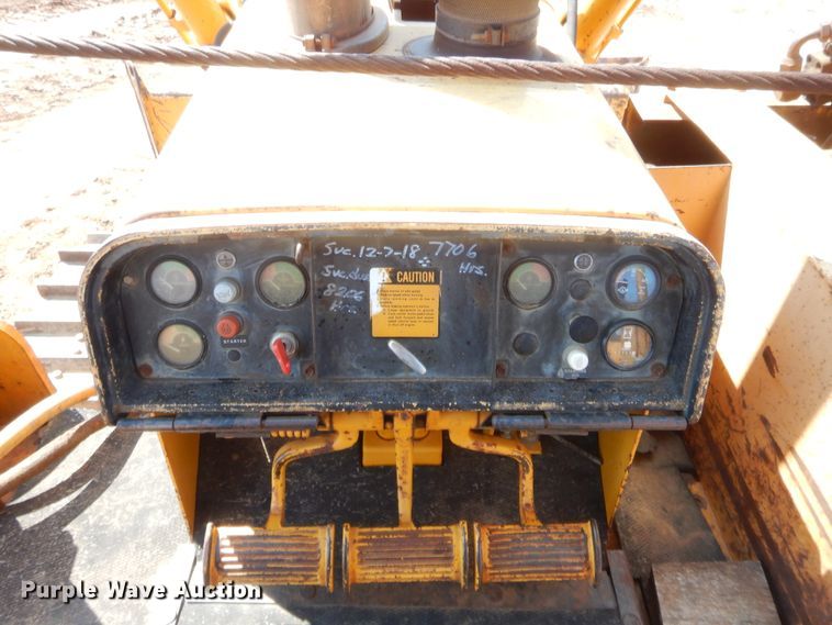 image for item HW9325 1990 John Deere 750B  pipelayer