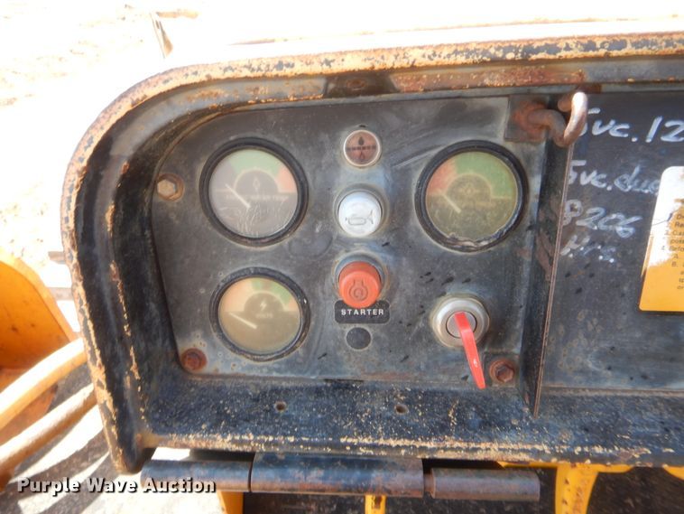 image for item HW9325 1990 John Deere 750B  pipelayer