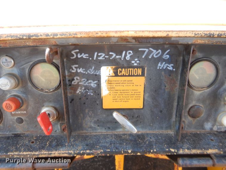 image for item HW9325 1990 John Deere 750B  pipelayer