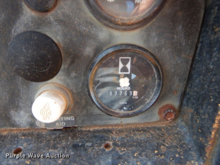 image for item HW9325 1990 John Deere 750B  pipelayer