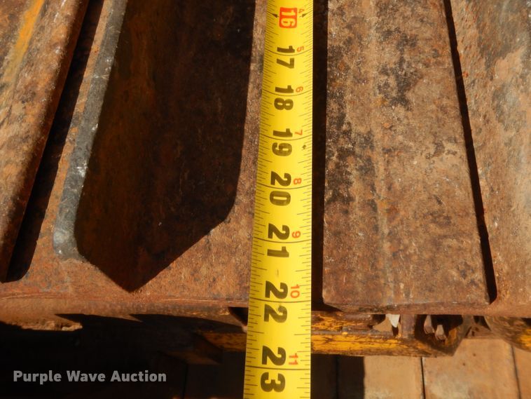 image for item HW9325 1990 John Deere 750B  pipelayer