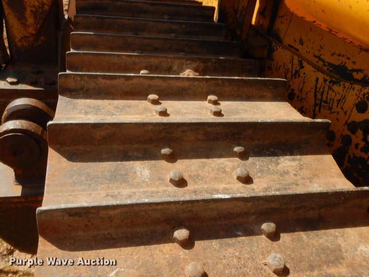 image for item HW9325 1990 John Deere 750B  pipelayer