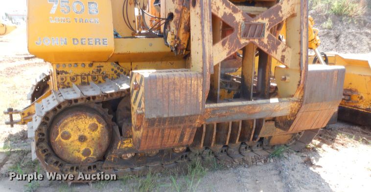 image for item HW9325 1990 John Deere 750B  pipelayer