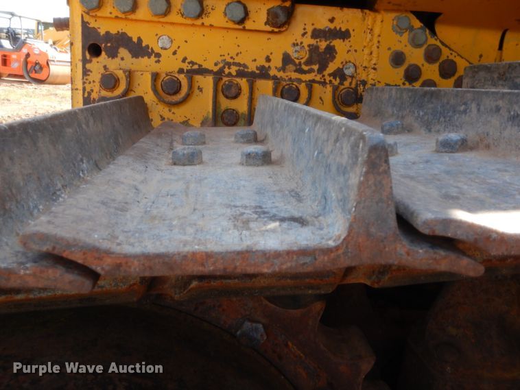 image for item HW9325 1990 John Deere 750B  pipelayer