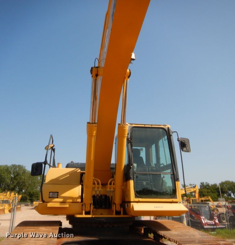 image for item HW9329 2011 Komatsu PC270LC-8  excavator