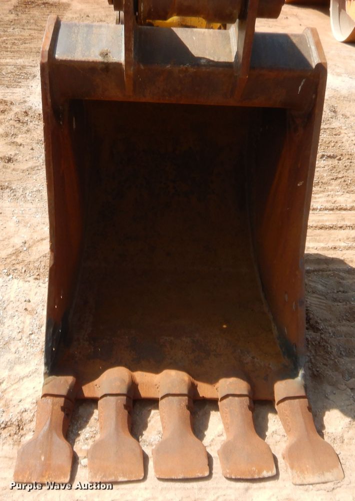 image for item HW9329 2011 Komatsu PC270LC-8  excavator