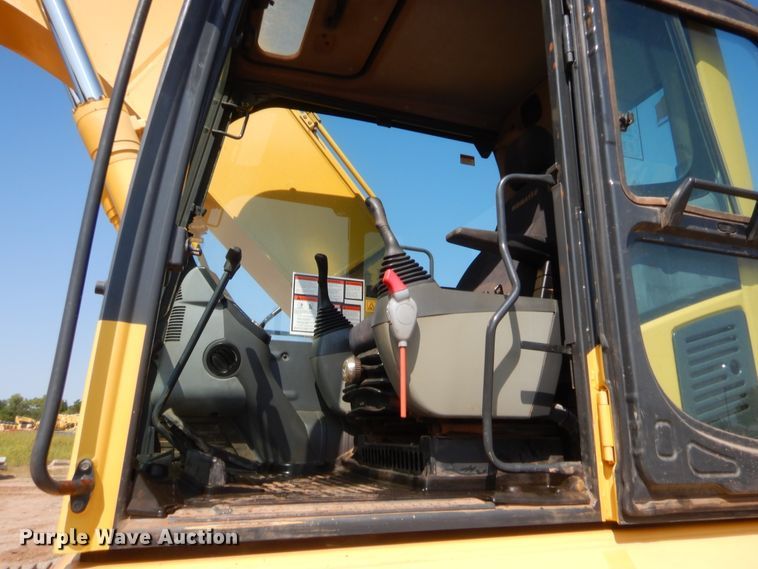 image for item HW9329 2011 Komatsu PC270LC-8  excavator