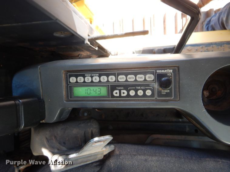 image for item HW9329 2011 Komatsu PC270LC-8  excavator