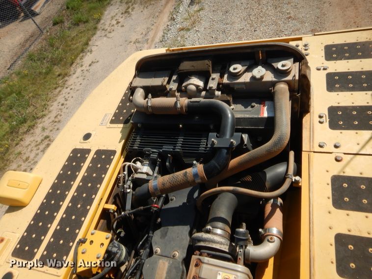 image for item HW9329 2011 Komatsu PC270LC-8  excavator