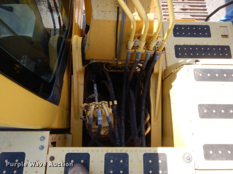 image for item HW9329 2011 Komatsu PC270LC-8  excavator