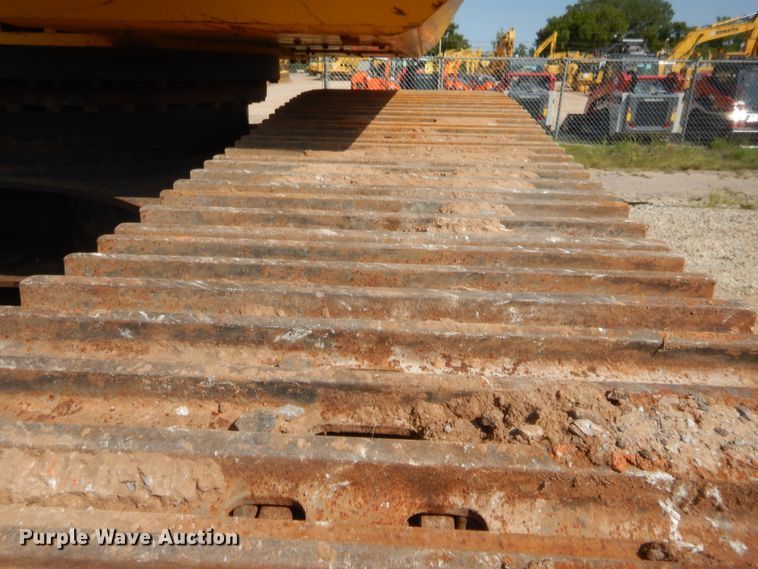 image for item HW9329 2011 Komatsu PC270LC-8  excavator