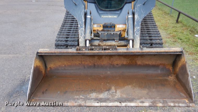 image for item HW9331 2015 John Deere 333E  tracked skid steer loader