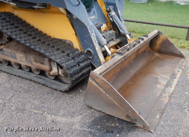 image for item HW9331 2015 John Deere 333E  tracked skid steer loader