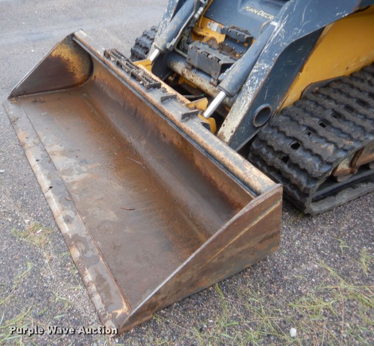 image for item HW9331 2015 John Deere 333E  tracked skid steer loader