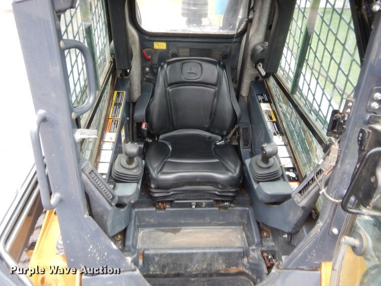 image for item HW9331 2015 John Deere 333E  tracked skid steer loader