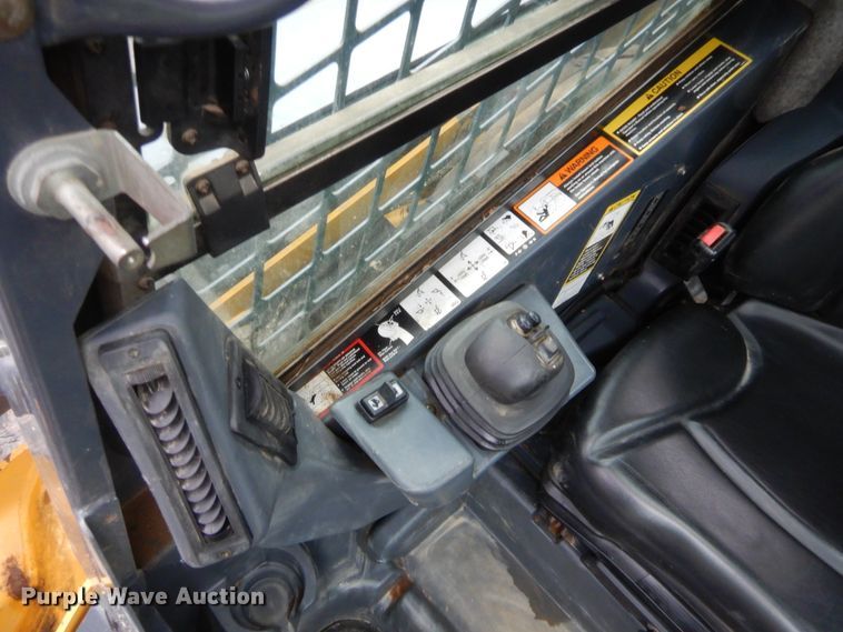 image for item HW9331 2015 John Deere 333E  tracked skid steer loader