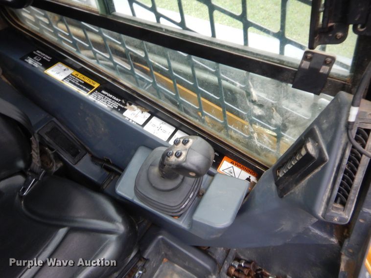 image for item HW9331 2015 John Deere 333E  tracked skid steer loader