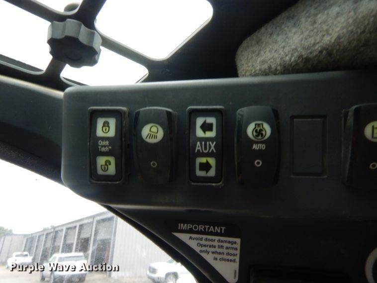 image for item HW9331 2015 John Deere 333E  tracked skid steer loader