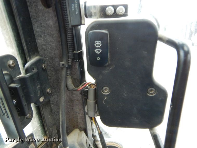 image for item HW9331 2015 John Deere 333E  tracked skid steer loader