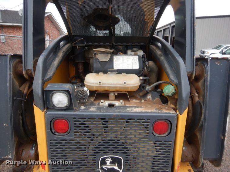 image for item HW9331 2015 John Deere 333E  tracked skid steer loader