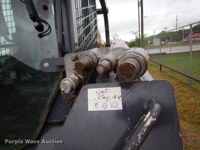 image for item HW9331 2015 John Deere 333E  tracked skid steer loader