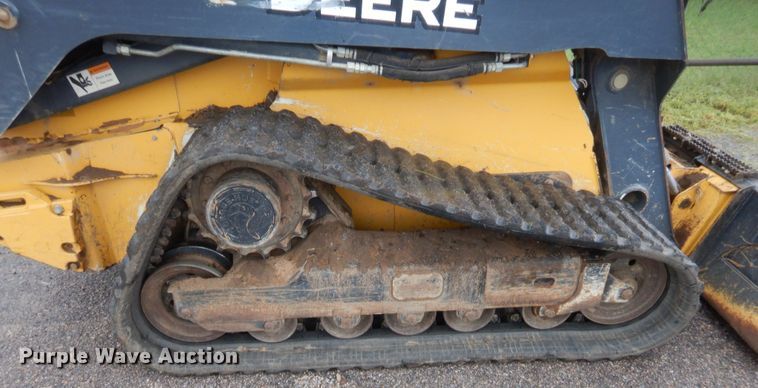 image for item HW9331 2015 John Deere 333E  tracked skid steer loader