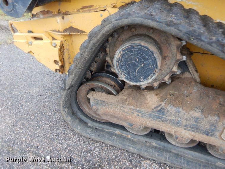 image for item HW9331 2015 John Deere 333E  tracked skid steer loader