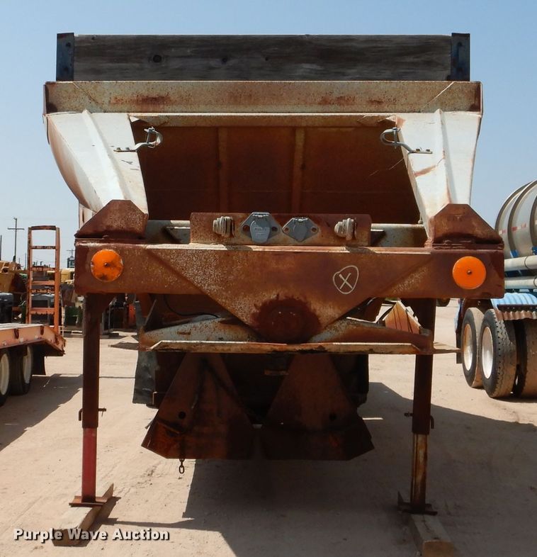 image for item DI0776 1991 Clement 540-0-39 bottom dump trailer