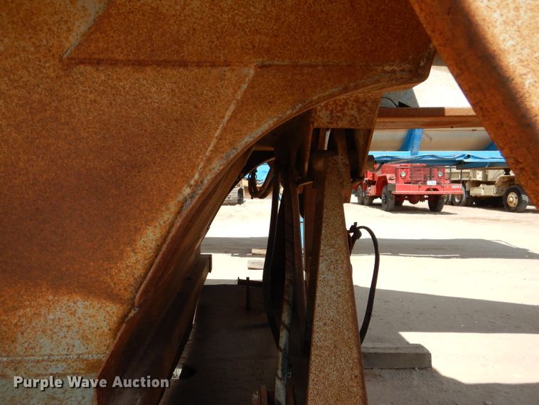 image for item DI0776 1991 Clement 540-0-39 bottom dump trailer