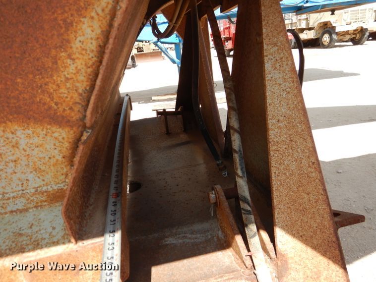 image for item DI0776 1991 Clement 540-0-39 bottom dump trailer