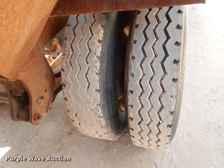 image for item DI0776 1991 Clement 540-0-39 bottom dump trailer