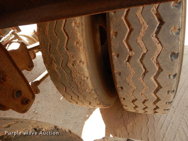 image for item DI0776 1991 Clement 540-0-39 bottom dump trailer