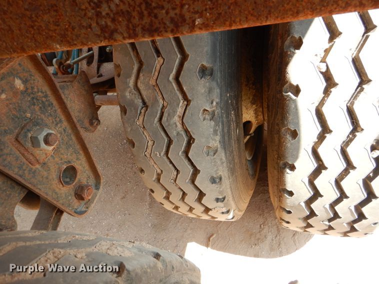 image for item DI0776 1991 Clement 540-0-39 bottom dump trailer