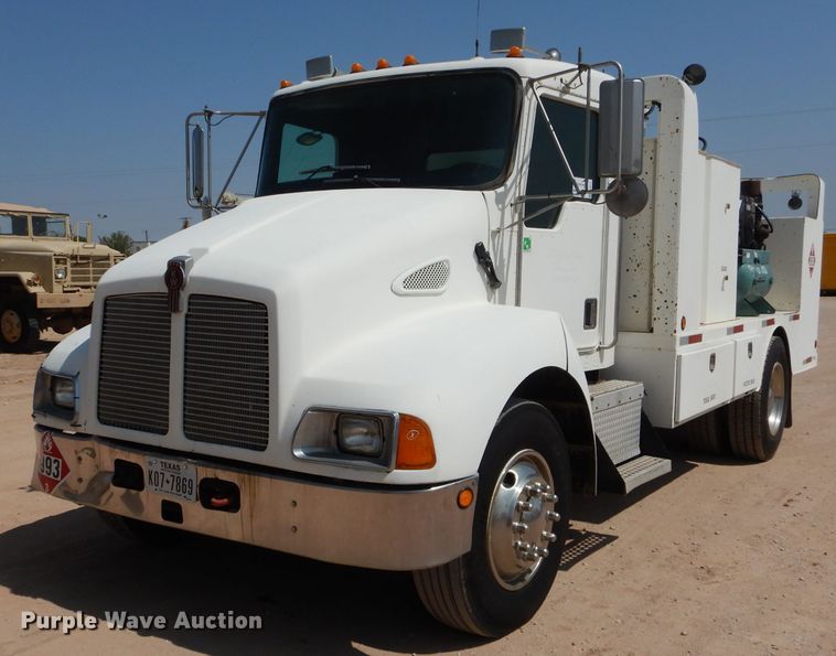 image for item DI0777 2002 Kenworth T300  service truck