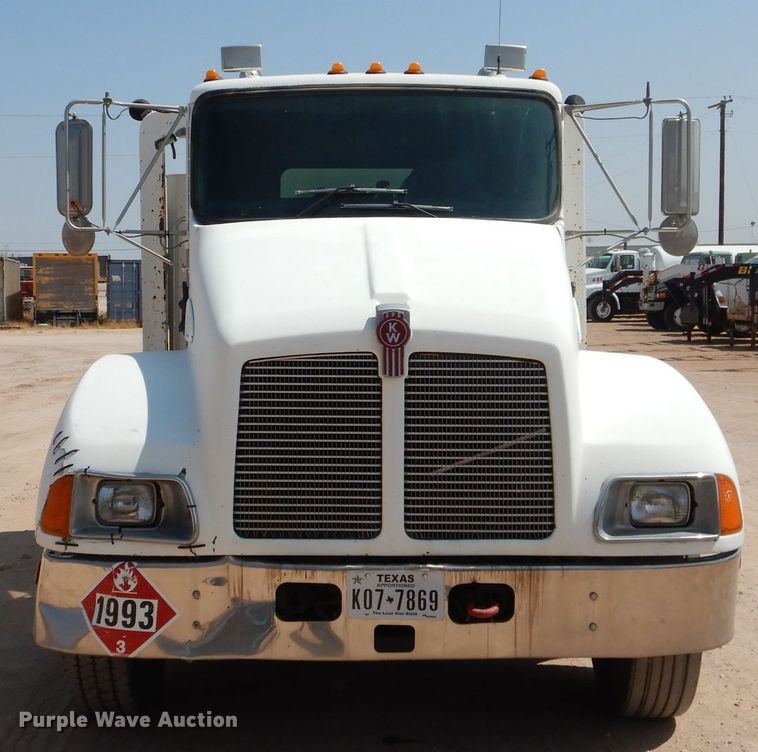 image for item DI0777 2002 Kenworth T300  service truck