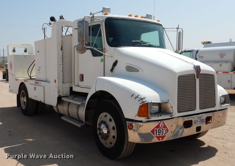 image for item DI0777 2002 Kenworth T300  service truck