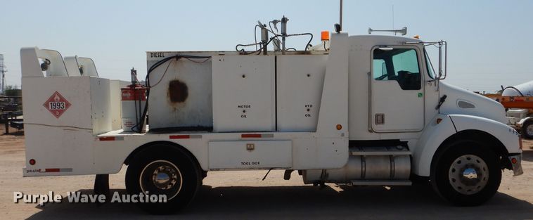 image for item DI0777 2002 Kenworth T300  service truck