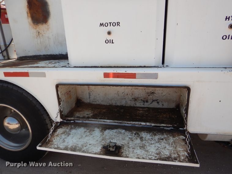 image for item DI0777 2002 Kenworth T300  service truck